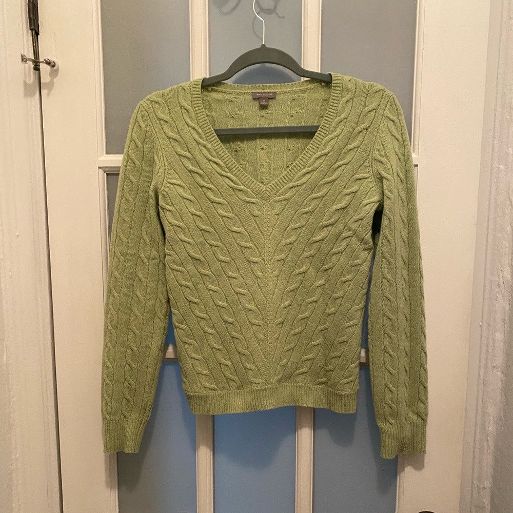 Ann Taylor 100% fine merino wool sweater. Fits like a small but MP. Like new